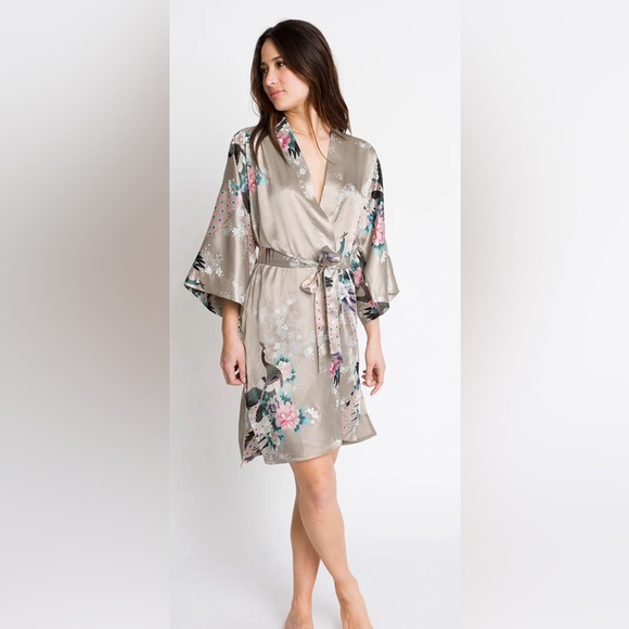 Kim + Ono peacock & blossoms short kimono/robe with pockets - Picture 1 of 10